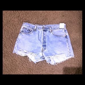 High waisted Levi shorts